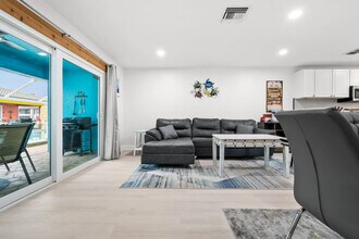 1019 SE 40th St in Cape Coral, FL - Building Photo - Building Photo