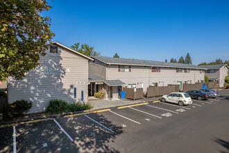 Cambridge Townhomes Apartments in Vancouver, WA - Building Photo - Building Photo