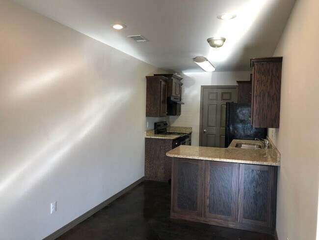 56 W Center St in Dover, AR - Building Photo - Building Photo