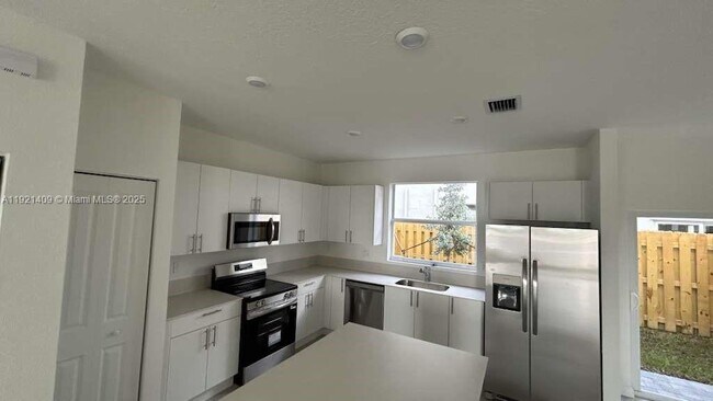 1126 NW 2nd Ter in Florida City, FL - Building Photo - Building Photo