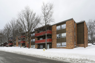 California West in Kalamazoo, MI - Foto de edificio - Building Photo