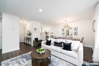 141 Park Ave, Unit 8 in East Rutherford, NJ - Building Photo - Building Photo