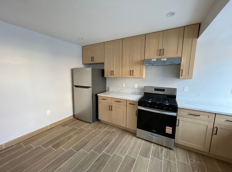 14921 Vanowen St, Unit 18 in Los Angeles, CA - Building Photo