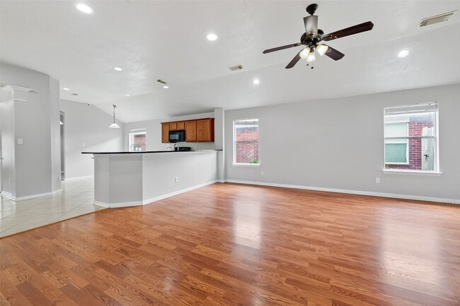 5623 Brookhollow Oaks Trail