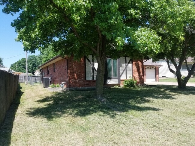 1709 N Brunswick Ln in Wichita, KS - Building Photo - Building Photo