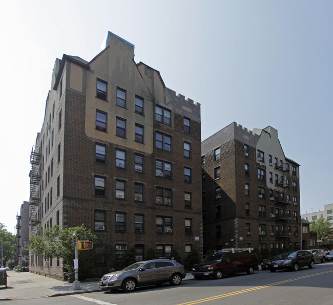 5501 15th Ave in Brooklyn, NY - Foto de edificio - Building Photo