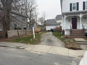 1 Stafford St, Unit 1 in Plymouth, MA - Foto de edificio - Building Photo