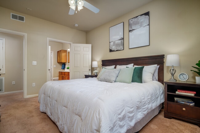 Vista Ridge Apartment Homes in San Antonio, TX - Foto de edificio - Building Photo