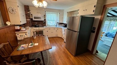14 Maple Pl in Needham, MA - Building Photo - Building Photo