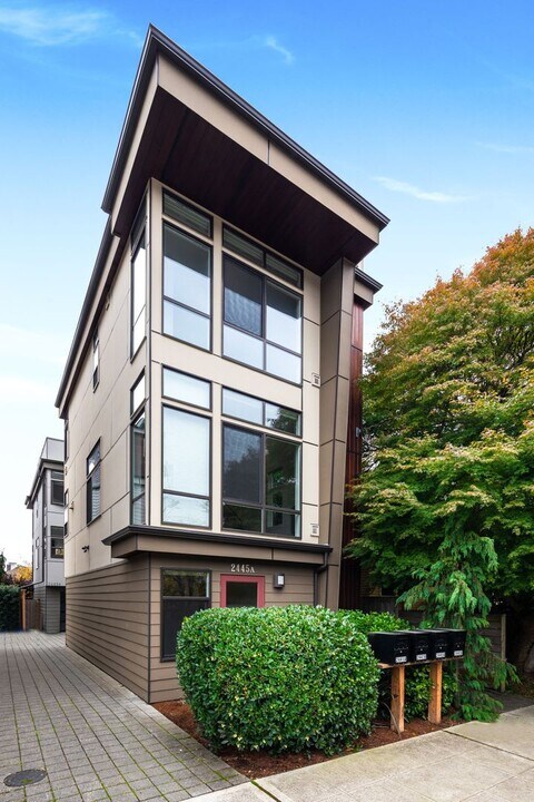 2445A NW 63rd St in Seattle, WA - Building Photo