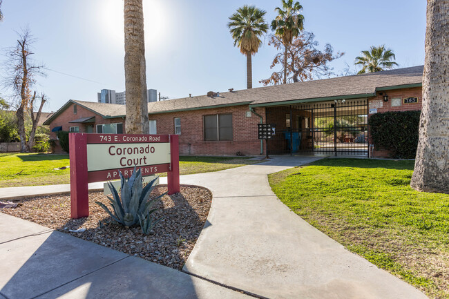 Coronado Court in Phoenix, AZ - Building Photo - Building Photo