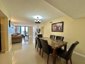 2401 S Ocean Dr, Unit 707 in Hollywood, FL - Building Photo - Building Photo