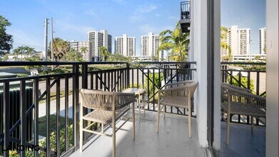 2250 McGregor Blvd, Unit 2119 in Ft. Myers, FL - Building Photo - Building Photo