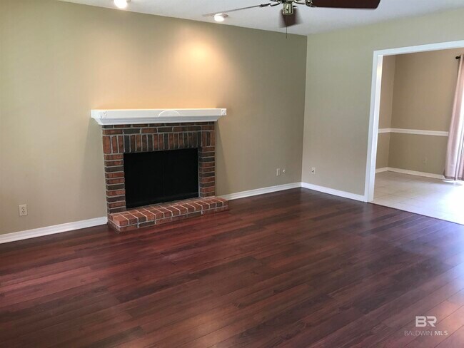 102 Myrna Cir in Daphne, AL - Building Photo - Building Photo