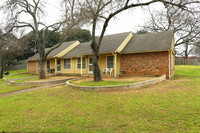 Manchaca Village in Austin, TX - Foto de edificio - Building Photo