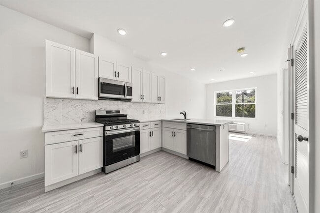 51 E Main St in Bergenfield, NJ - Building Photo - Building Photo