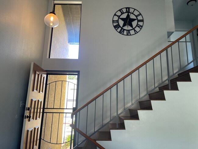 2518 Danube Way in Oxnard, CA - Building Photo - Building Photo