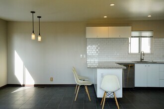 2133 166th ave, Unit Mezzo in San Leandro, CA - Building Photo - Building Photo