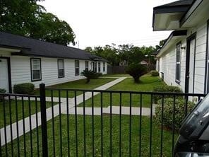 204 W Worsham St in Willis, TX - Building Photo - Building Photo