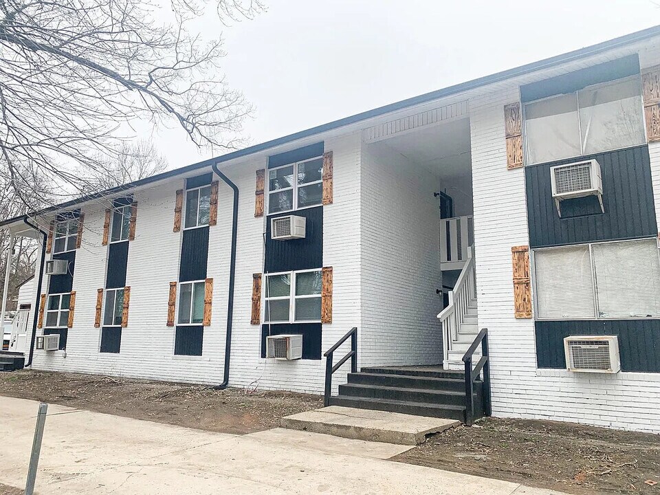 Room in Condo on Alamance Church Rd in Greensboro, NC - Building Photo