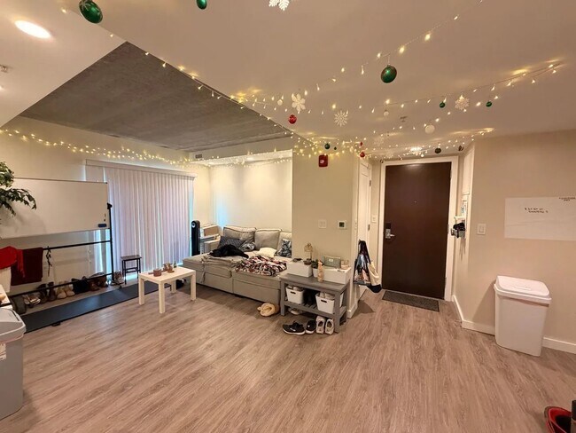 1323 W Morse Ave, Unit 410