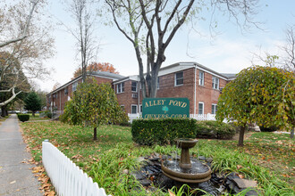 22626 Union Tpke in Oakland Gardens, NY - Building Photo - Building Photo