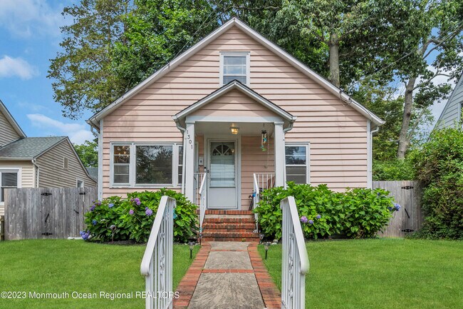 property at 1301 Laurel Ave