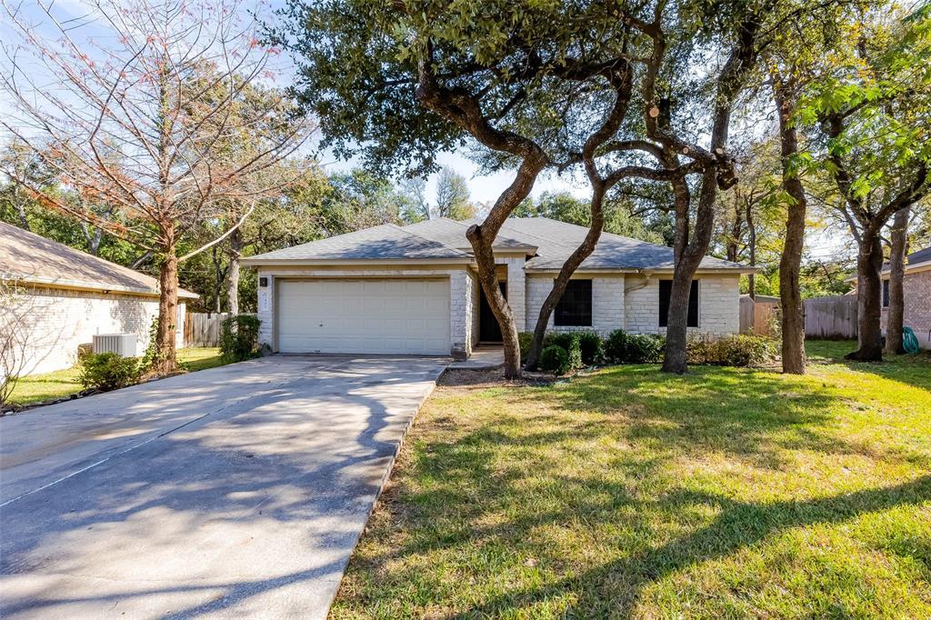 7401 Lady Suzannes Ct in Austin, TX - Building Photo