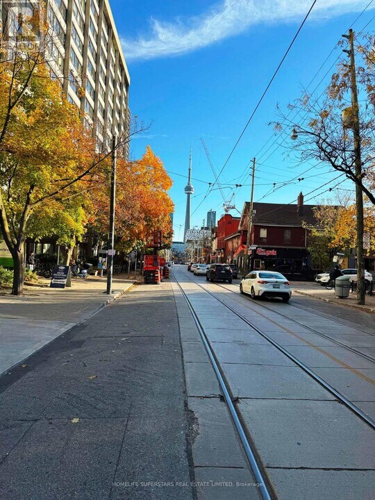 195-1195 McCaul St in Toronto, ON - Building Photo