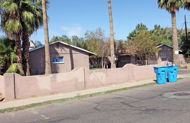 Green Tree Villas in Phoenix, AZ - Building Photo - Building Photo