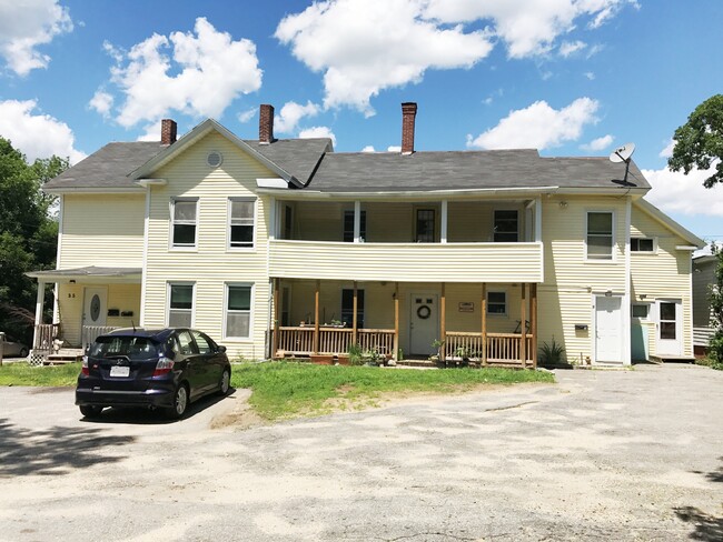 35 Concord St, Unit 2 in Athol, MA - Foto de edificio - Building Photo