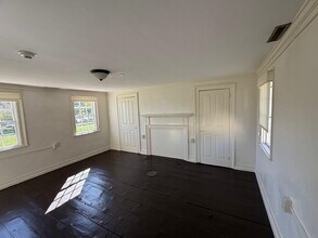43 Puddle Ln in Portsmouth, NH - Building Photo - Building Photo