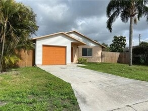 904 16th St E in Palmetto, FL - Foto de edificio - Building Photo