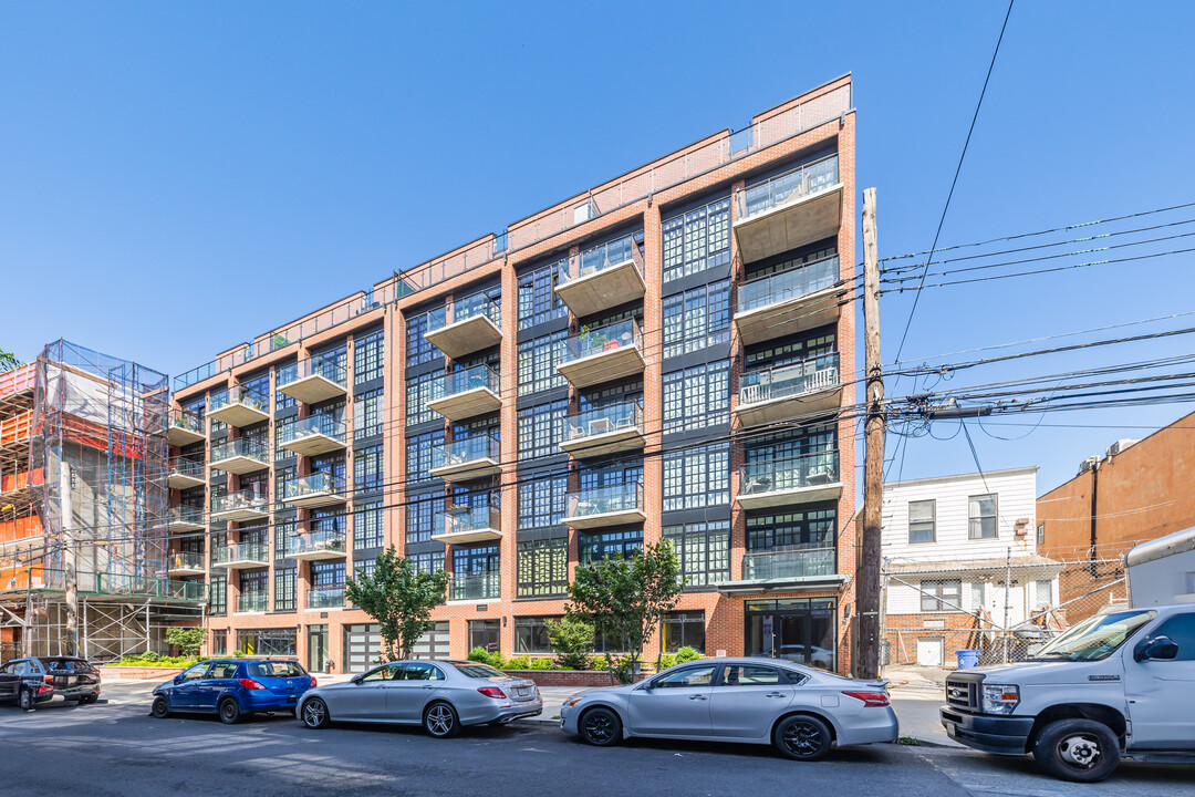 3728 30th St in Long Island City, NY - Foto de edificio