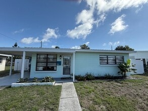 113 Essex Dr in Ormond Beach, FL - Foto de edificio - Building Photo