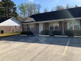 986 Live Oak Dr in Hinesville, GA - Building Photo