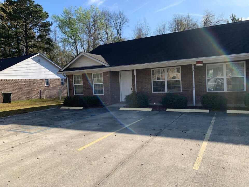 986 Live Oak Dr in Hinesville, GA - Building Photo