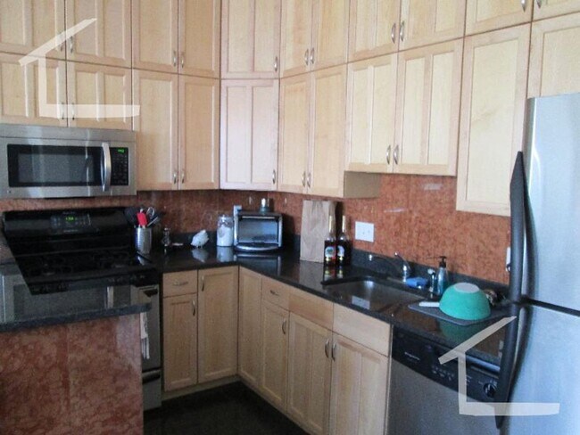 1682 Beacon St in Brookline, MA - Building Photo - Building Photo