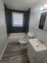506 E Spring St in Dothan, AL - Building Photo - Building Photo