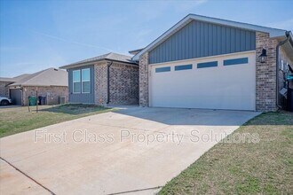 10416 NW 24th Terrace in Yukon, OK - Building Photo - Building Photo