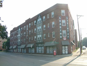 Woodburn Courtyard Apartments in Cincinnati, OH - Building Photo - Building Photo