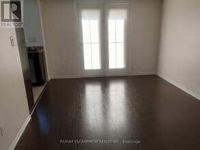 2579 Sixth Line in Oakville, ON - Building Photo - Building Photo