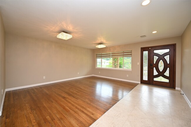 property at 2127 Lamonte Ln