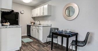 Sundance Apartments in Wichita, KS - Building Photo