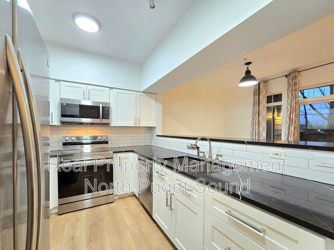 18930 Bothell Everett Hwy in Bothell, WA - Building Photo - Building Photo