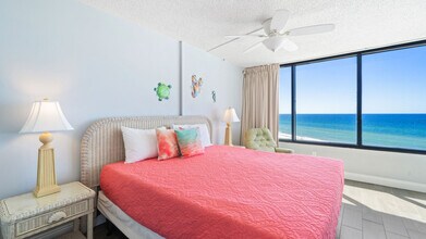 7205 Thomas Dr in Panama City Beach, FL - Building Photo - Building Photo