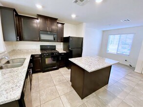 6229 Clackamas Ct in Las Vegas, NV - Building Photo - Building Photo