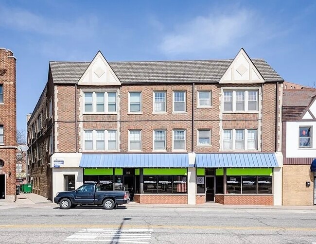 property at 18 E Northwest Hwy