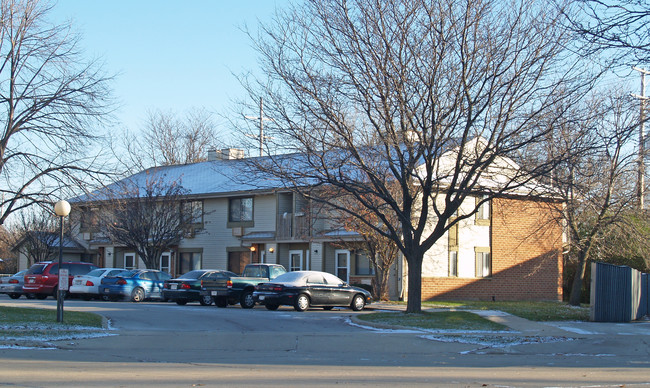 Orchard Court in West Allis, WI - Building Photo - Building Photo