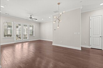 545 Mirrormont Dr in Smyrna, GA - Building Photo - Building Photo